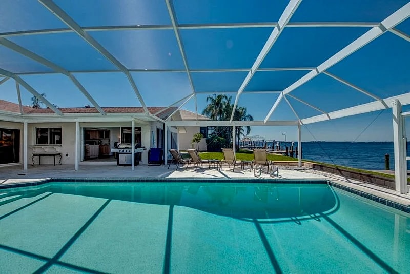 Riverview at Dolphin Drive - A Gem in the Yacht Club area with stunning view in Cape Coral, Florida, United States — photo 3