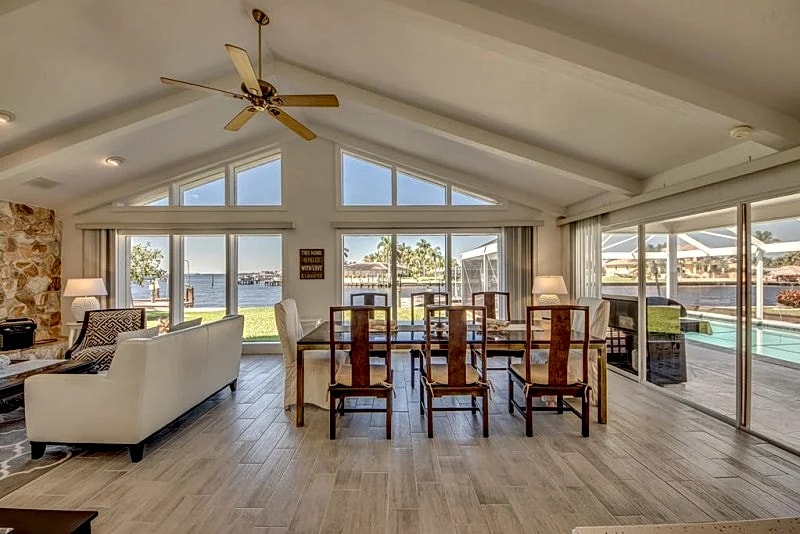 Riverview at Dolphin Drive - A Gem in the Yacht Club area with stunning view in Cape Coral, Florida, United States — photo 4