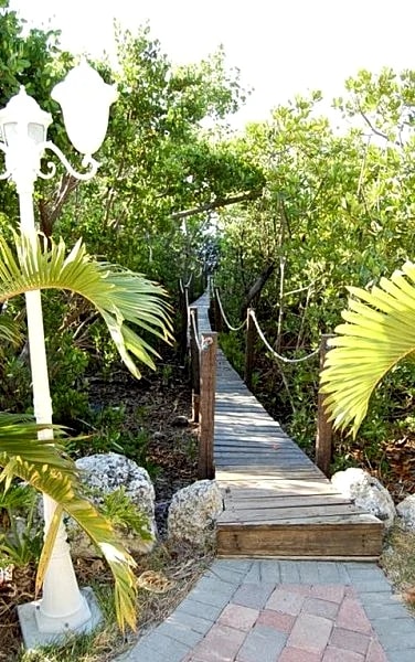 Oceanfront Luxury 'Mar Azul' in Marathon, Florida, United States — photo 4