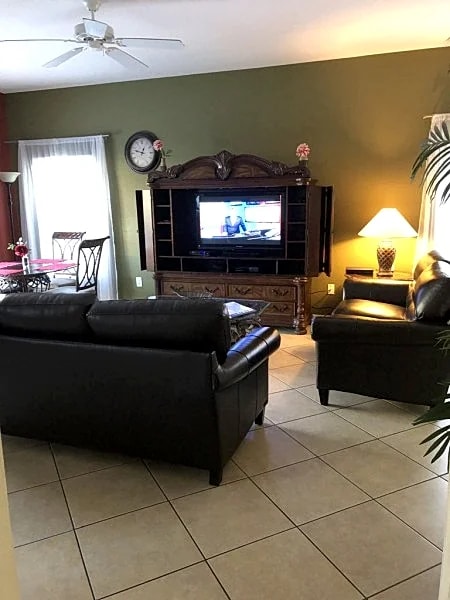 Spacious and clean, pool and spa, KeyLess Entry,GameRM,WiFi, 6 miles from Disney in Orlando, Florida, United States — photo 3