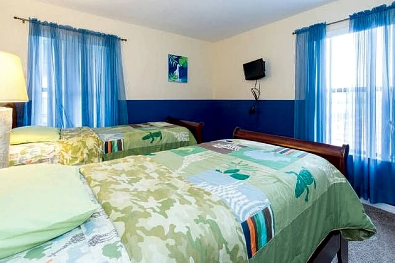 Spacious and clean, pool and spa, KeyLess Entry,GameRM,WiFi, 6 miles from Disney in Orlando, Florida, United States — photo 4