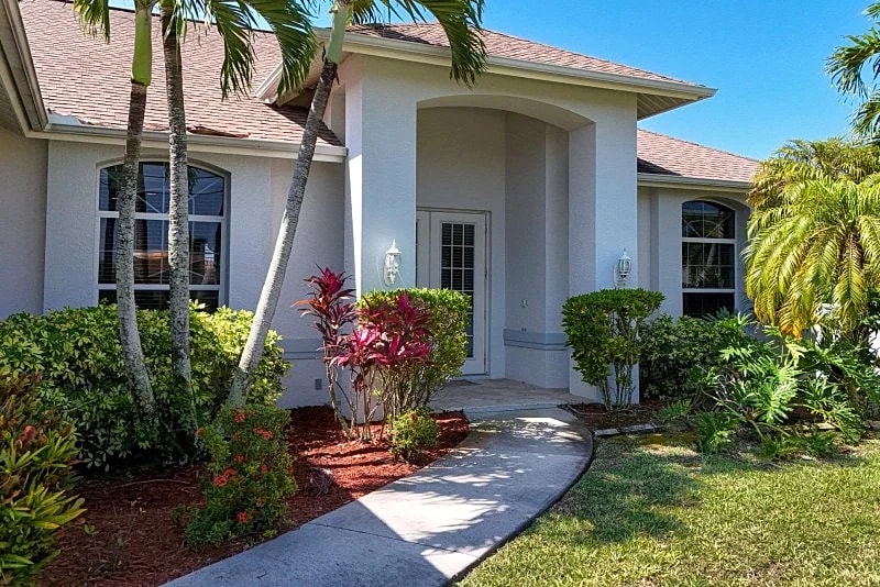 CCVS - Villa Blue Bayou - Sunny Southern Retreat with Pool & Canal Views in Cape Coral in Cape Coral, Florida, United States — photo 3