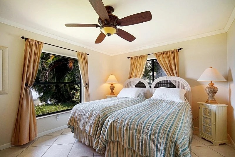 CCVS - Villa ThunderBird Lake: Eight-Lake Views & Tiki-Hut Sundowners in Cape Coral in Cape Coral, Florida, United States — photo 4