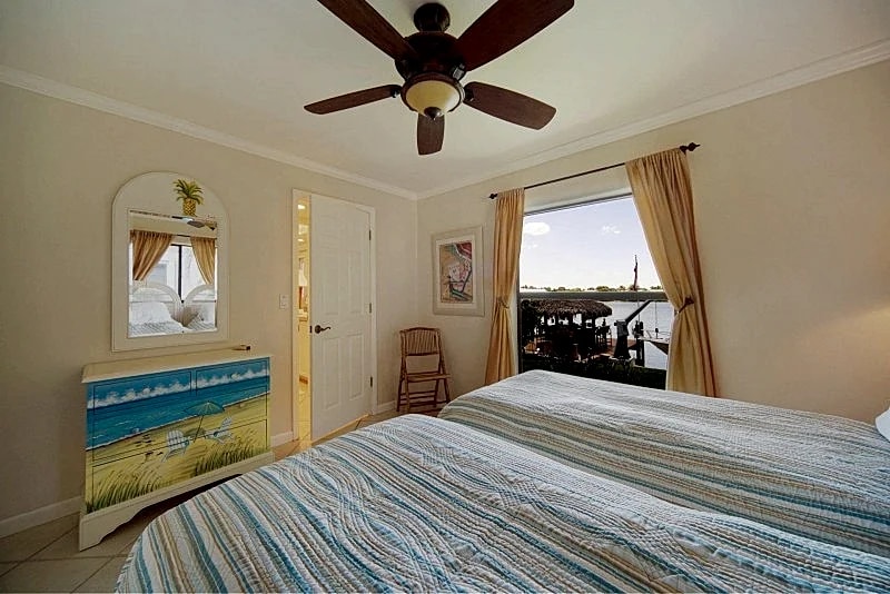 CCVS - Villa ThunderBird Lake: Eight-Lake Views & Tiki-Hut Sundowners in Cape Coral in Cape Coral, Florida, United States — photo 5