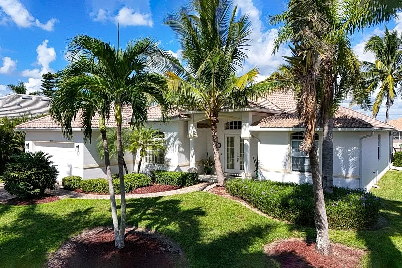 CCVS - Villa Sanibel: Luxury 4-Bedroom Villa with Pool and Sunset Views in Cape Coral