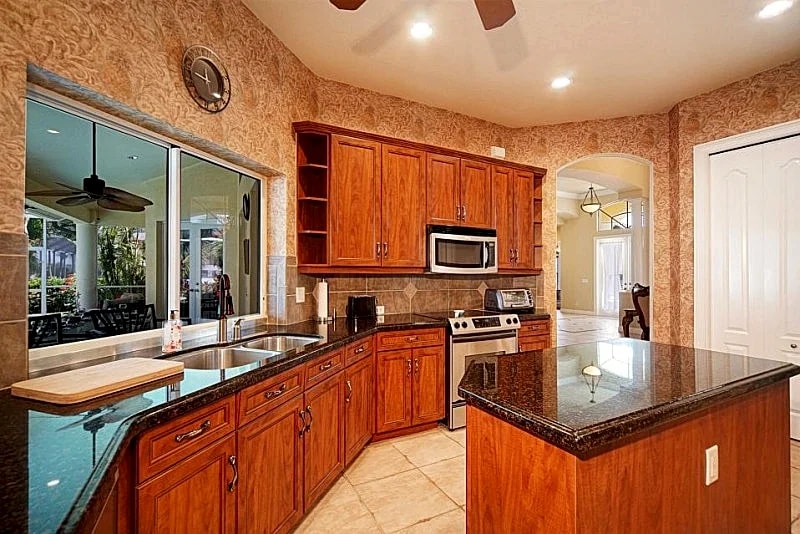 CCVS - Villa Tropicana: Tropical Canalfront Retreat with Heated Pool in Cape Coral in Cape Coral, Florida, United States — photo 3
