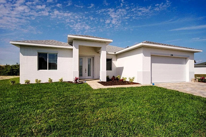 Villa Sunflower, Modern dream villa with west exposure, Waterfront- Cape Coral