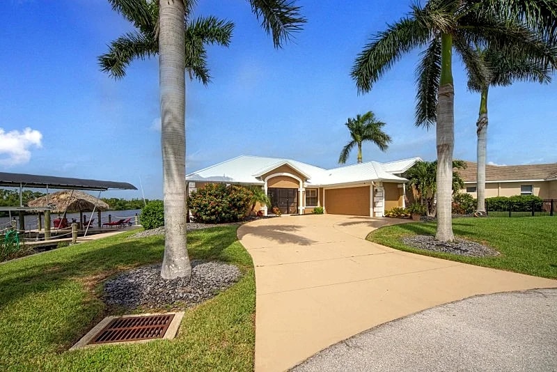 CCVS - Villa Secret Corner - Tranquil Waterfront Retreat with Private Pier in Cape Coral in Cape Coral, Florida, United States — photo 3