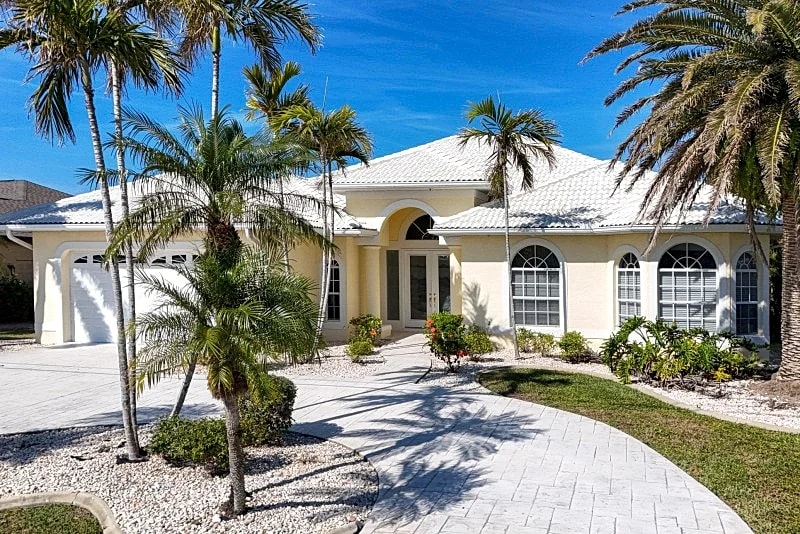 CCVS - Dream Villa Mango Bay - Spacious Retreat with Pool & Hot Tub in Cape Coral in Cape Coral, Florida, United States — photo 3