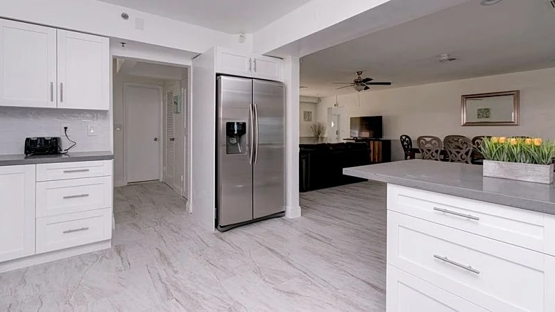 HOLLYWOOD CASTLE PALACE..7 BEDROOM 4 BATH POOL HOME .hot tub Close to beaches. in Hollywood, Florida, United States — photo 5