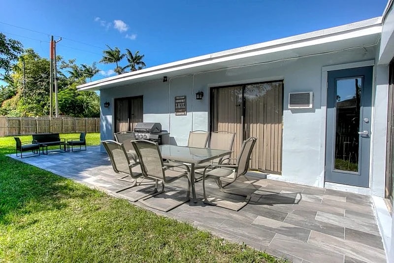AMAZING HOLLYWOOD RETREAT..4 BEDROOMS 2 BATH PRIVATE HOME. in Hollywood, Florida, United States — photo 4