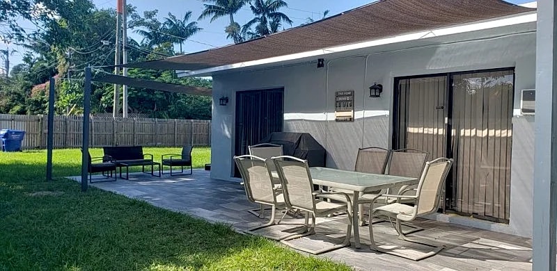 AMAZING HOLLYWOOD RETREAT..4 BEDROOMS 2 BATH PRIVATE HOME. in Hollywood, Florida, United States — photo 3