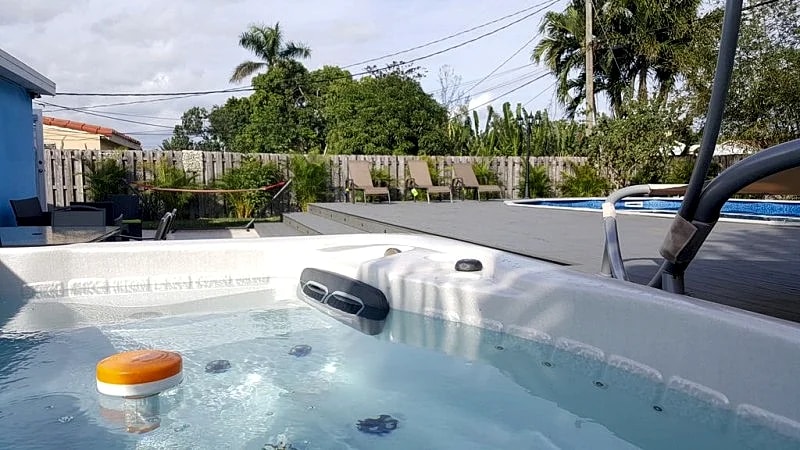 LUXURY WILTON RESORT HOME...AMAZING BACK YARD 3/2 PRIVATE HOME .FULLY REMODEL in Fort Lauderdale, Florida, United States — photo 2