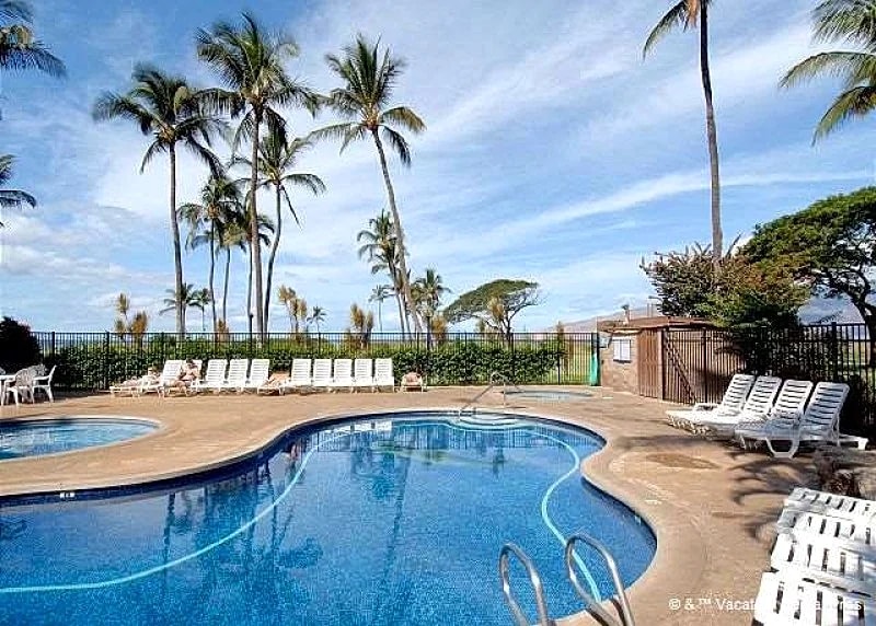 Kauhale Makai 434, 2 Bedroom, 2 Bathroom Oceanfront Condo, Pool in Kihei, Hawaii, United States — photo 2
