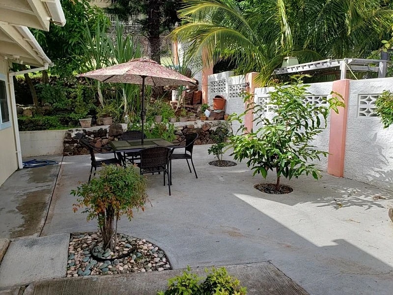 Kahala Valley 2Bed Cottage, Sleeps 6, Quiet backyard w/ peekaboo views in Honolulu, Hawaii, United States — photo 2