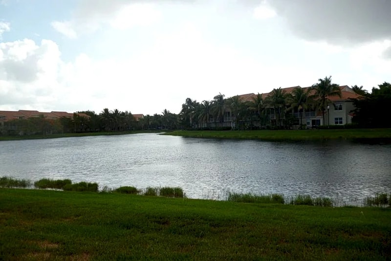 Ground Fl l House: in Pembroke Pines - Private Patio Community Pool in Pembroke Pines, Florida, United States — photo 2