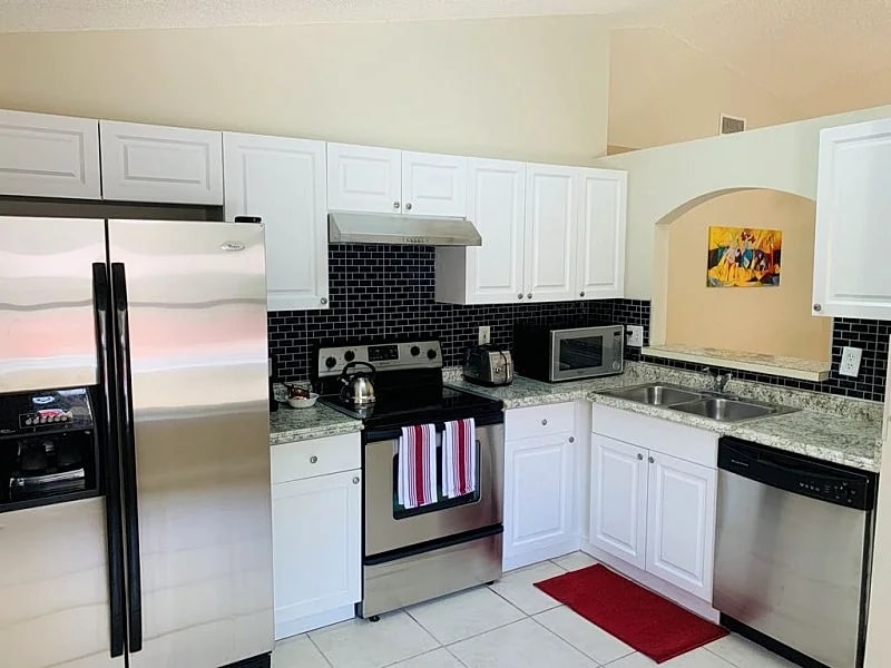 Ground Fl l House: in Pembroke Pines - Private Patio Community Pool in Pembroke Pines, Florida, United States — photo 4