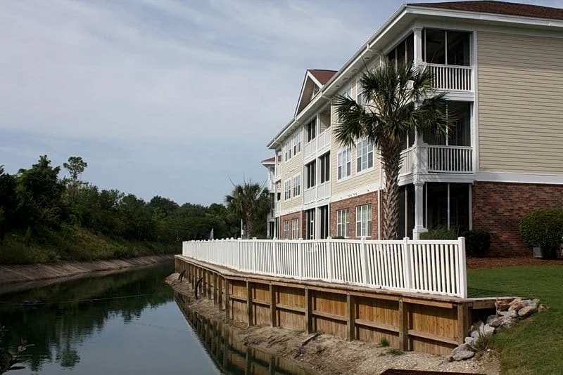 Barefoot- Ironwood - VERY CLEAN 2nd floor END UNIT next to pool. in North Myrtle Beach, South Carolina, United States — photo 3