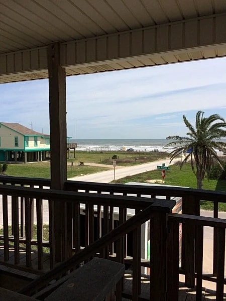 Beautiful Cozy Beach House, 3 Bedrooms, 2 Baths with Awesome Gulf Views! in Galveston, Texas, United States — photo 5