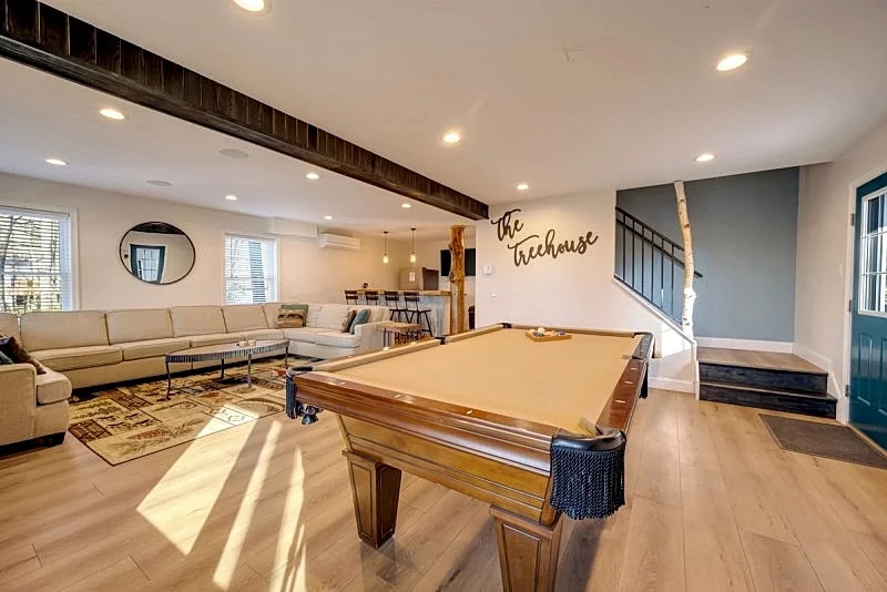 "Treehouse"Amazing Lake View,9 Bed5.5 Bath,Hot Tub,Sauna,Poker & Pool Table,Fire Pit,Ping Pong in Lake Harmony, Pennsylvania, United States — photo 3