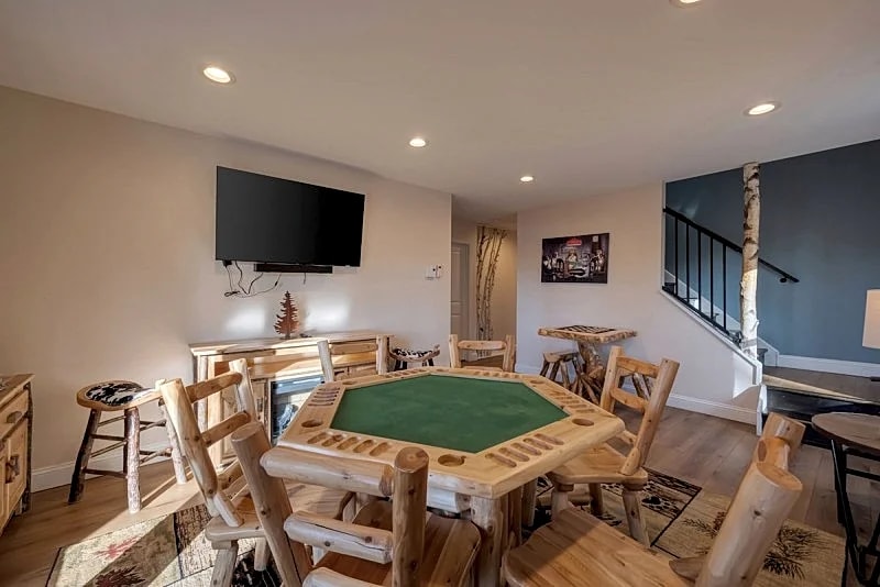 "Treehouse"Amazing Lake View,9 Bed5.5 Bath,Hot Tub,Sauna,Poker & Pool Table,Fire Pit,Ping Pong in Lake Harmony, Pennsylvania, United States — photo 5