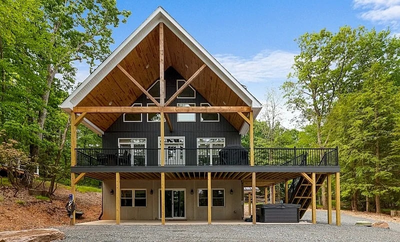 "Lucky Buck" Newly-Built, Near Lake & Golf, Fire Pit, Hot Tub, Grill, Game Room Bar, EV Charger