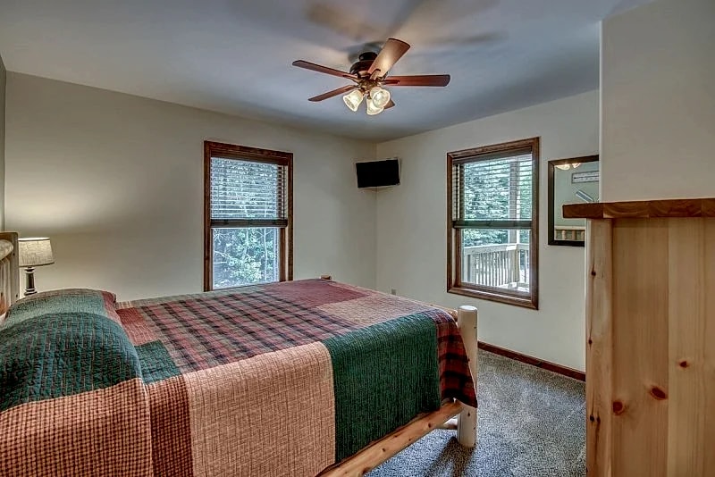 "On The Rocks", Hot Tub, Pool Table, Foosball, Bar, WIFI in Lake Harmony, Pennsylvania, United States — photo 5