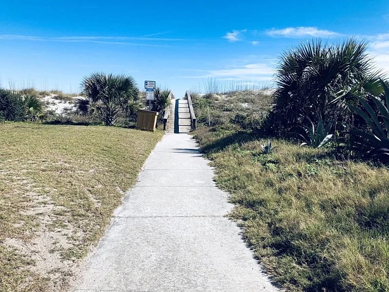 Beaches are Open! One Block to the Beach! Sunnyside Up Townhome (B) in Jacksonville Beach, Florida, United States — photo 4