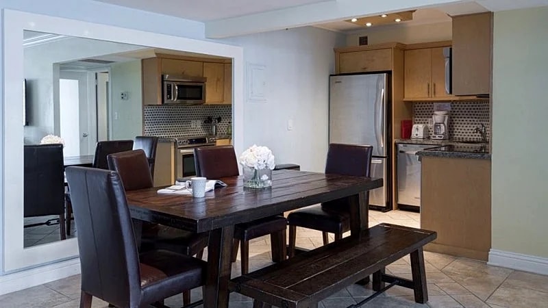 Sophisticated Oceanfront Condo located in a resort directly on the beach in Miami, Florida, United States — photo 5
