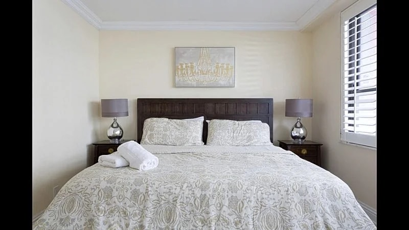 Sophisticated Oceanfront Condo located in a resort directly on the beach in Miami, Florida, United States — photo 4