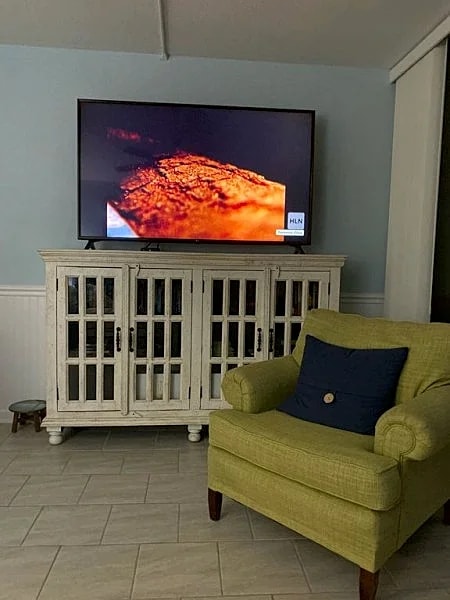 ??COUPLES GETAWAY??OCEANFRONT, 1 BDRM KING, 65” TV,?BEACH AREA LESS CROWDED???? in Myrtle Beach, South Carolina, United States — photo 3