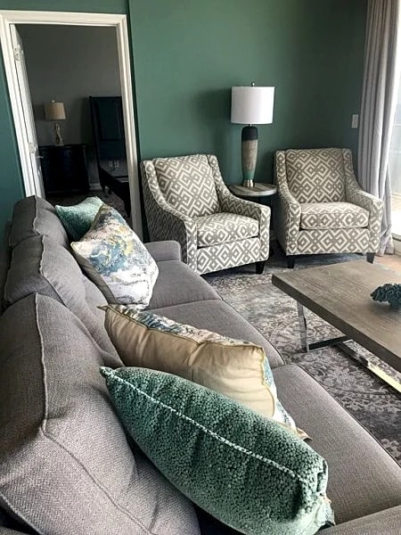 Beautiful corner unit/ wrap balcony INCREDIBLE SUNSET VIEWS! reserved parking in Panama City Beach, Florida, United States — photo 5