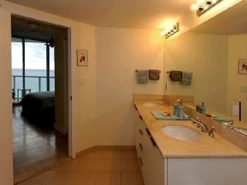 *****PAMPER Yourself!!! LUXURIOUS OCEANFRONT Condo***** Rental Lic # STR 00154 in Sunny Isles Beach, Florida, United States — photo 3