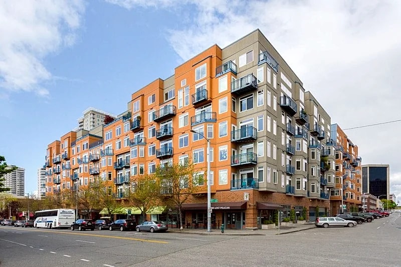 Modern 1 BR Quiet Condo in Seattle center, pool, workout room, FREE parking in Seattle, Washington, United States — photo 3