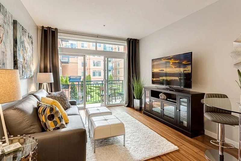 Modern 1 BR Quiet Condo in Seattle center, pool, workout room, FREE parking in Seattle, Washington, United States — photo 4