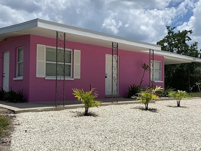 Walk to Beach, restaurants and shops “The Cottage” in Largo, Florida, United States — photo 3