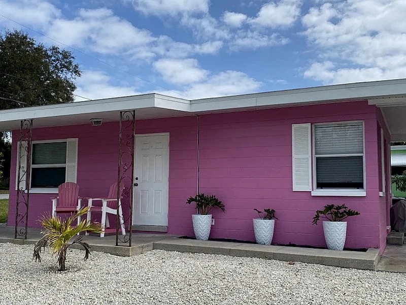 Walk to Beach, restaurants and shops “The Cottage” in Largo, Florida, United States — photo 2