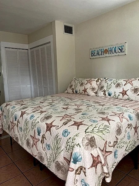 Walk to Beach, restaurants and shops “The Cottage” in Largo, Florida, United States — photo 5