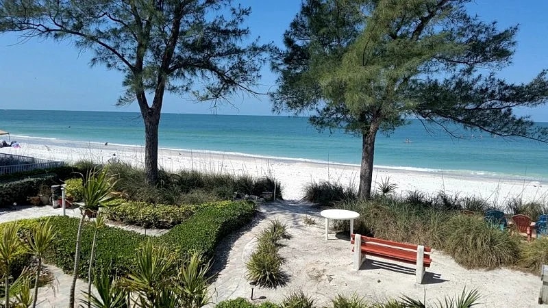 Beach Front 'Parrotdise' Private with Beautiful Sunset Views in Treasure Island, Florida, United States — photo 2