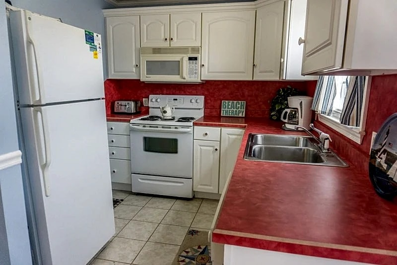 3 Bed, 2 Bath 30th Street Condo, 100 yards to the beach in Ocean City, Maryland, United States — photo 4