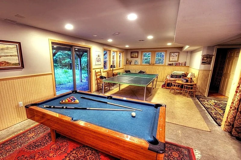 Enchanting Rockwood Lakefront Home,Hot Tub, Boats, Bikes, Ping Pong, Pool, FUN! in Fitzwilliam, New Hampshire, United States — photo 4