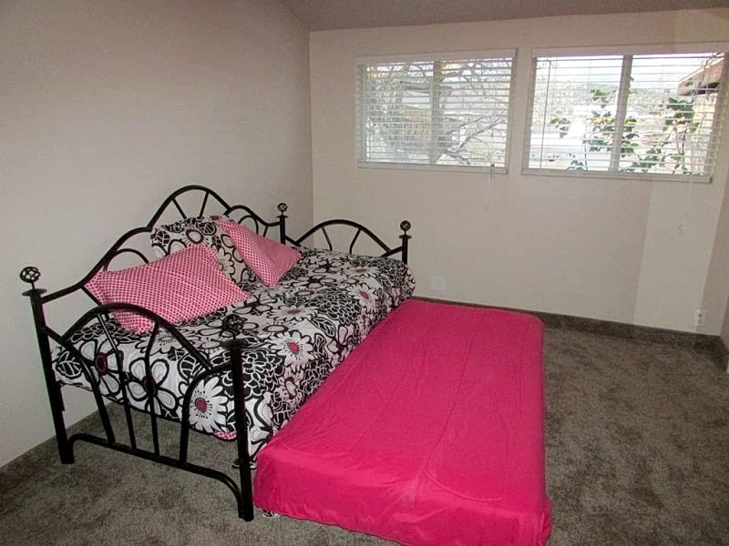 $2400 whole month! Country, yet close to everything. Perfect Zion &Bryce Retreat in Leeds, Utah, United States — photo 5