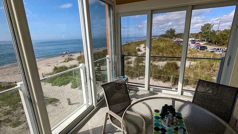 Direct Gulf-Front Beach Condo - with Boat Dock on Intercoast in Siesta Key, Florida, United States — photo 3