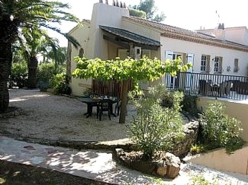Beautiful Villa With Private Pool Set In Mature Gardens