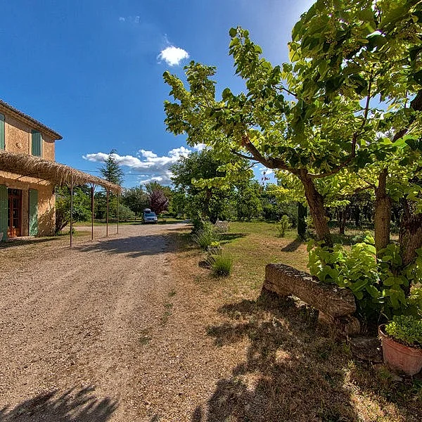 Mas La Vitalis, L'Isle Sur La Sorgue. Holiday Rentals & B&B in L'Isle Sur La Sorgue, Cavaillon, France — photo 2