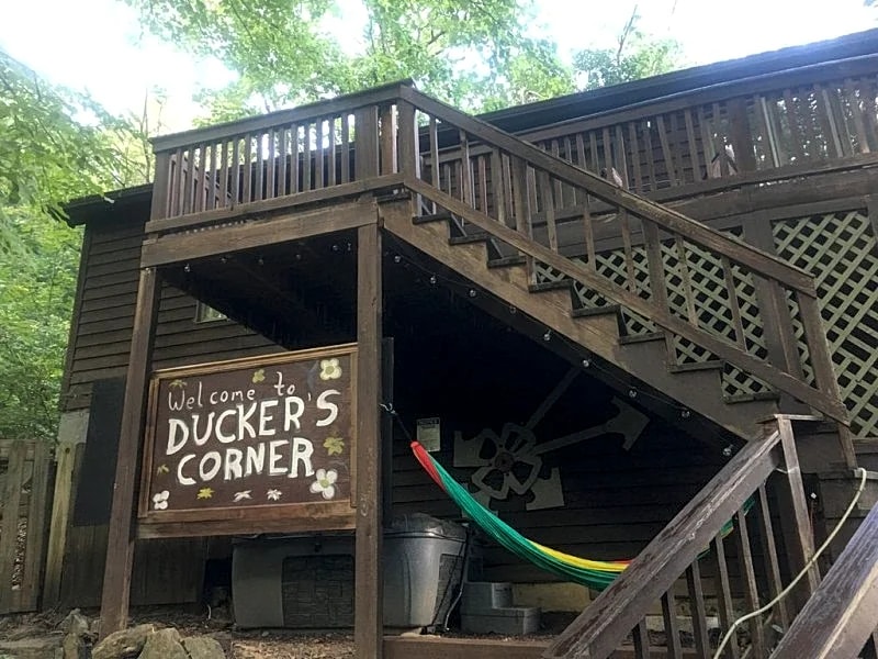 3-Br (5 beds) 2-Ba House in mtns near town. In mtns near town! Hot tub! in Asheville, North Carolina, United States — photo 3