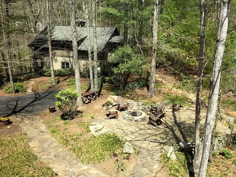 1-bedroom secluded cottage forest view trails 15 min to Asheville. Pet friendly in Weaverville, North Carolina, United States — photo 1