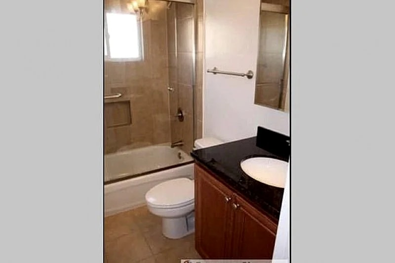 2 Beds 1 Bath, 1 over sized shower, Full Kitchen, On Site Laundry, Approx. 880sf in San Diego, California, United States — photo 5