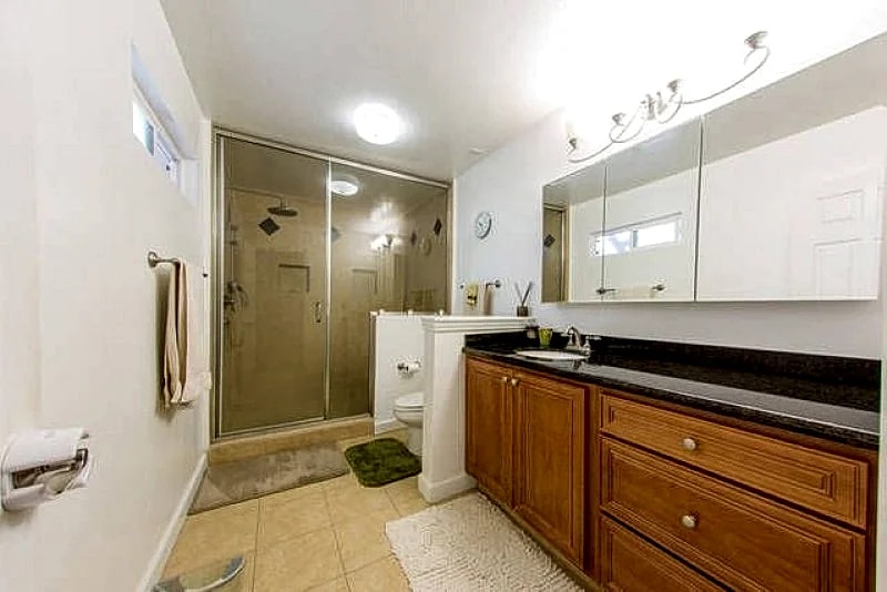 2 Beds 1 Bath, 1 over sized shower, Full Kitchen, On Site Laundry, Approx. 880sf in San Diego, California, United States — photo 3