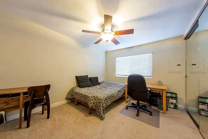 2 Beds 1 Bath, 1 over sized shower, Full Kitchen, On Site Laundry, Approx. 880sf in San Diego, California, United States — photo 2